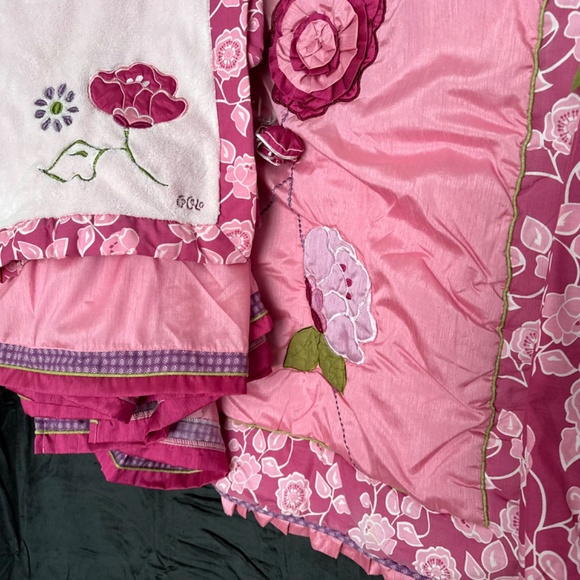 Cocalo ,Orchid Grace 3D crib set, 6 piece set - Picture 3 of 5